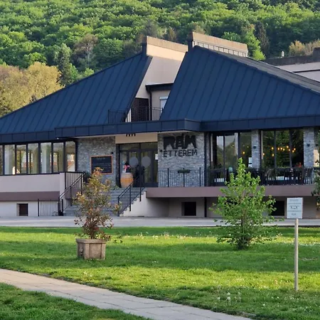 Lodge Albatross Domos